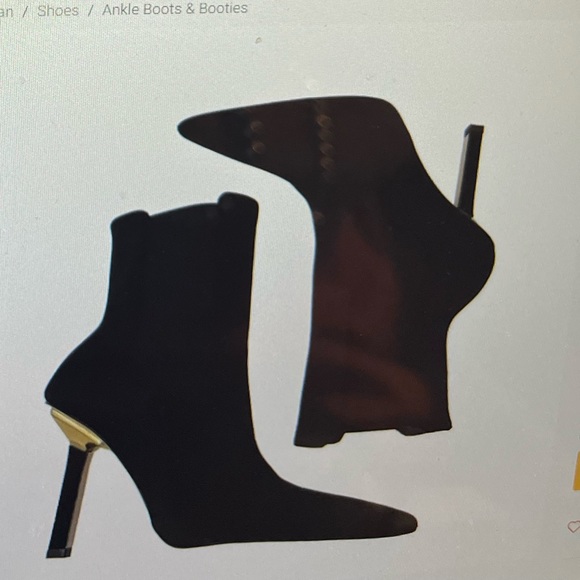 Good American |  Pointed Toe Chelsea Bootie - Picture 2 of 7